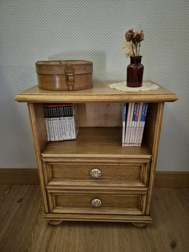 Table de chevet à niche et deux tiroirs